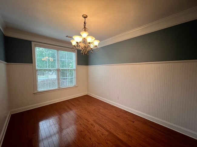 Photo - 1102 Highmoor Ln