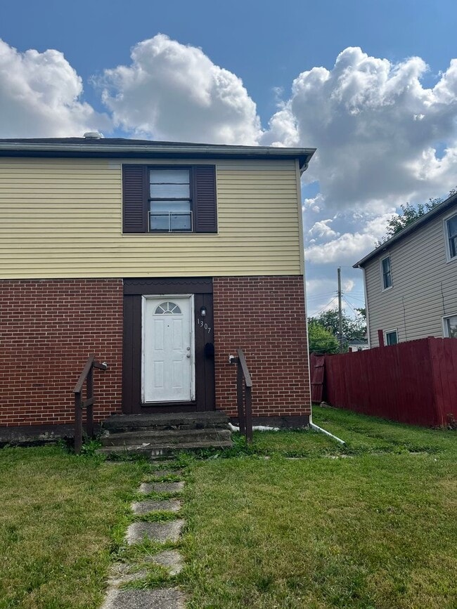 Building Photo - 1307-1309 25th Ave Unit 1307 Rental