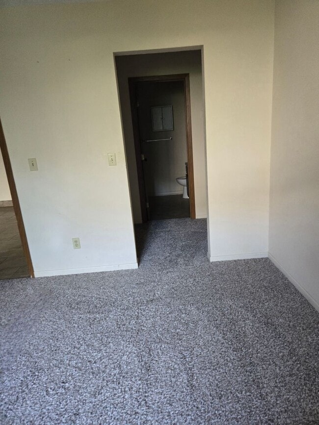 Evergreen Square Apartments