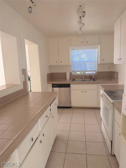 Photo - 1659 Ricardo Ave