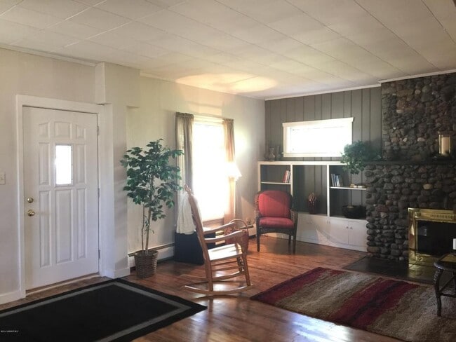 Photo - 1100 Bemidji Ave N