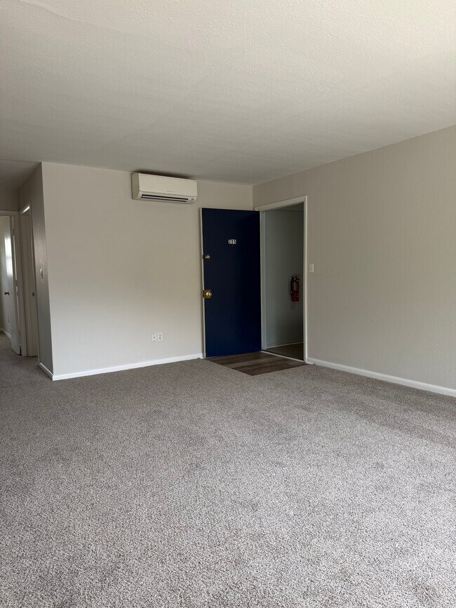 Building Photo - 2412 Azalea Garden Rd Unit 205