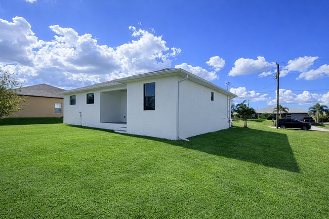 Photo - 211 NW 25th Ave