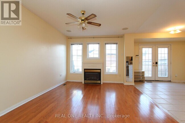 Photo - 749 Bur Oak Ave