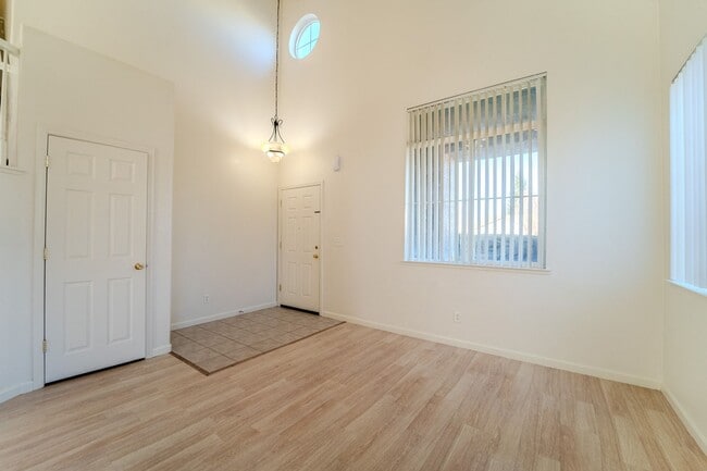 Photo - ? Spacious 4-Bedroom, 2.5-Bathroom Home in...