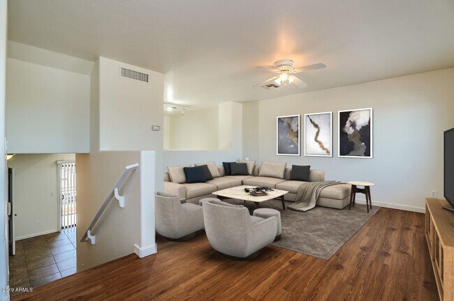 Building Photo - 305 S Wilson St Rental