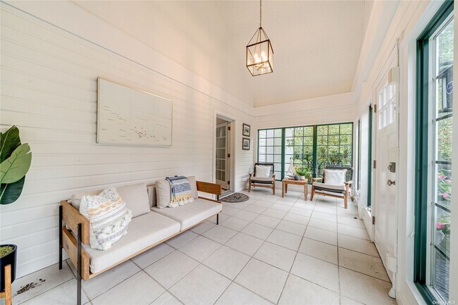 Photo - 1129 Old Sag Harbor Rd