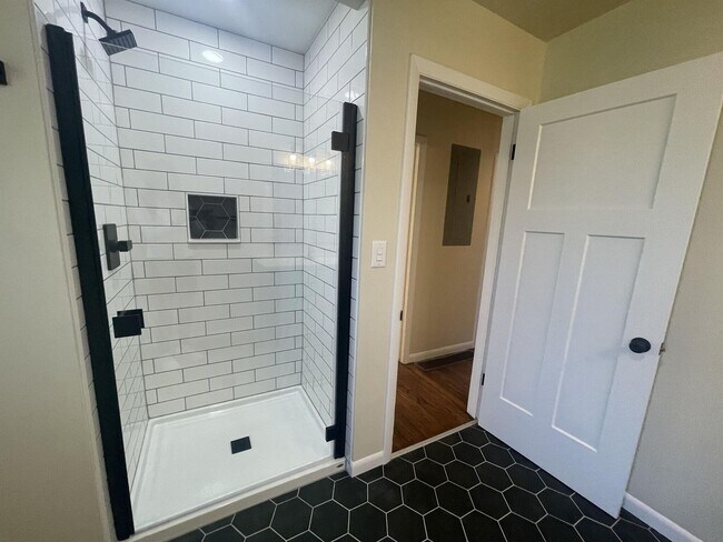 Photo - 701 S Eastside Dr