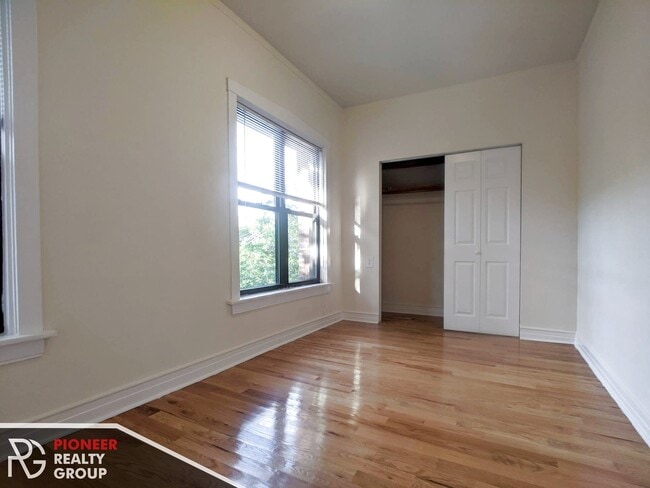Photo - 822 W Waveland Ave Unit 1