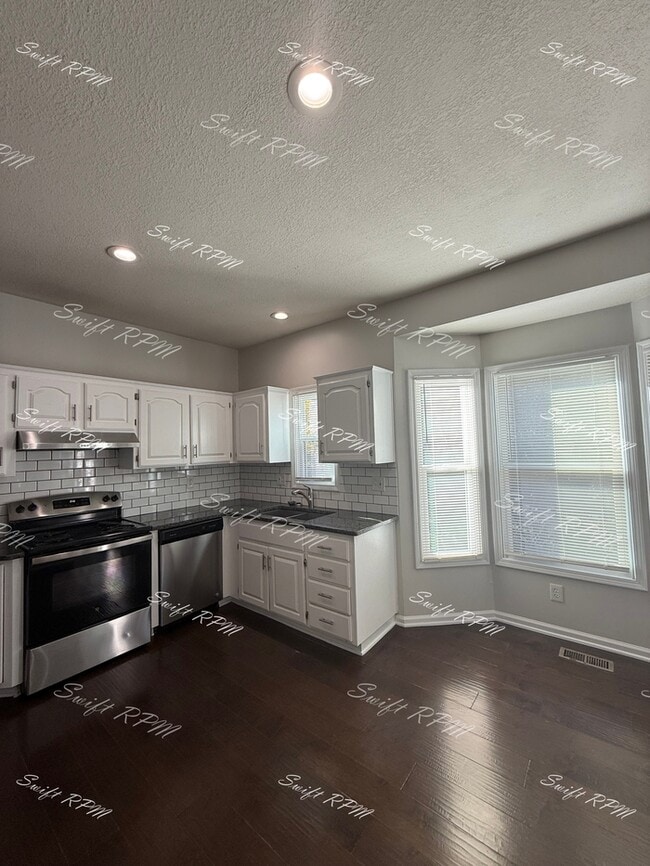 Photo - 15602 Maple St