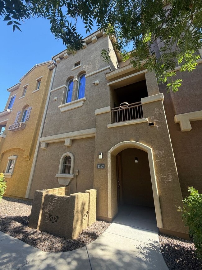 beautiful 2 bed, 2.5 bath condominium in the elegant Via De Cielo gated community in Chandler! - beautiful 2 bed, 2.5 bath condominium in the elegant Via De Cielo gated community in Chandler!