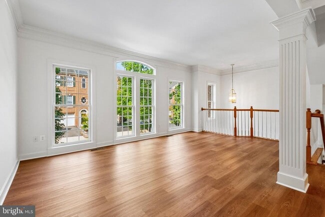 Photo - 8028 Samuel Wallis St