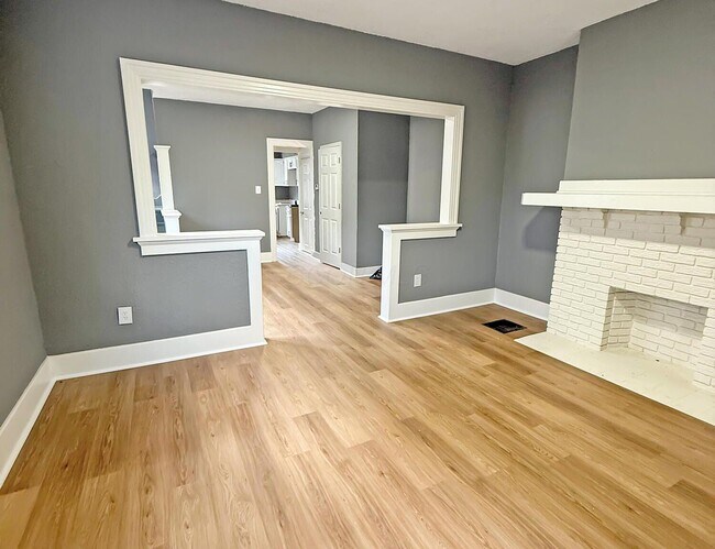 Photo - 42-42 Pointview Ave
