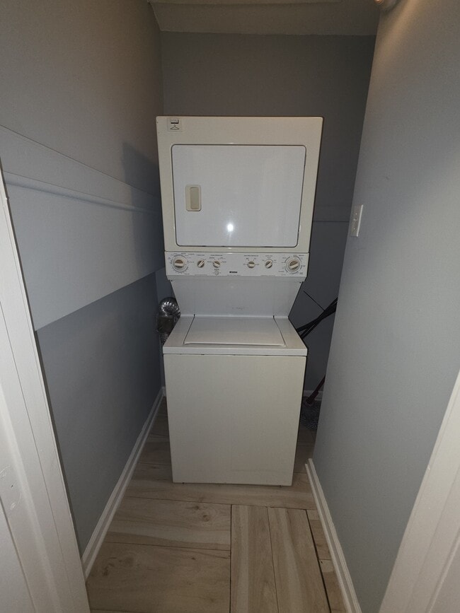 Photo - 1212 Holbrook St NE Unit #2