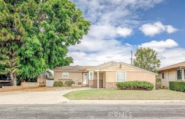Building Photo - 14909 Pemberton Dr