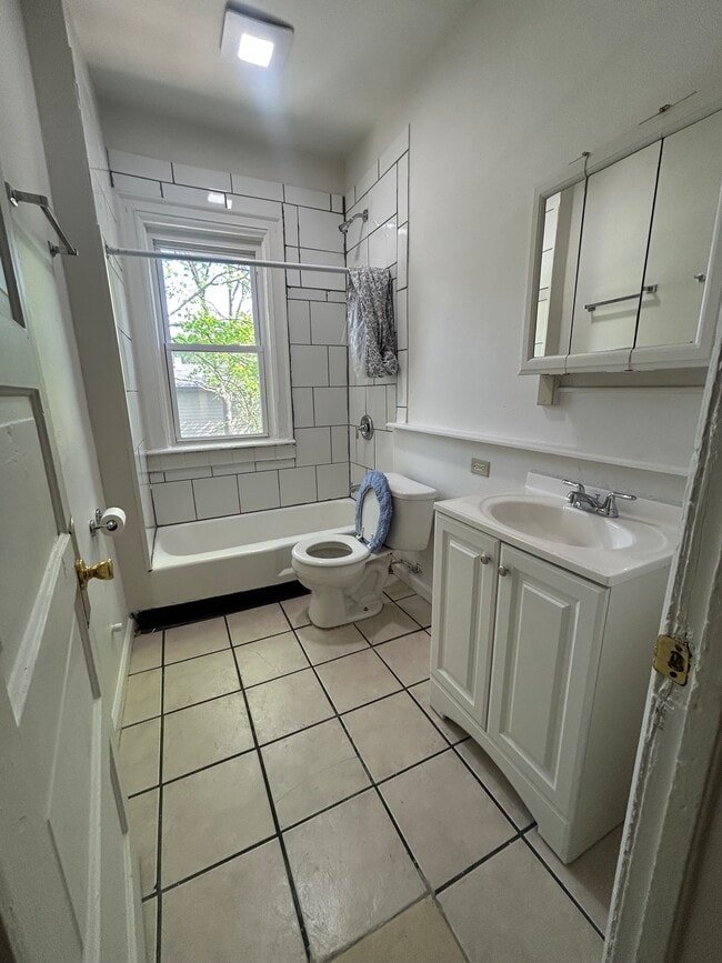 Photo - 1128 E Wright St Unit Upper