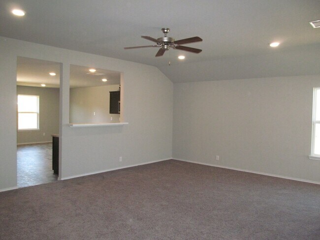 Photo - 3 BEDROOM, CONVENIENT TO SCOTT & WHITE