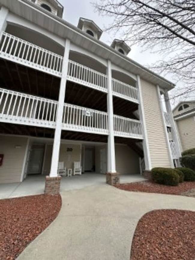 Photo - FULLY FURNISHED EFFICIENCY SUITE AVAILABLE Unit 2004