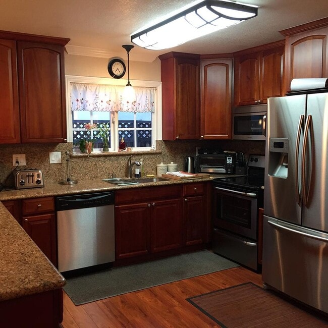 Building Photo - 62 Howland Ave Rental