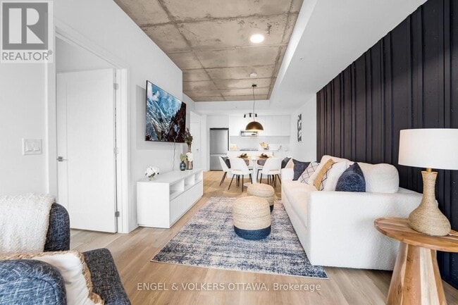 Photo - 1655 Carling Ave