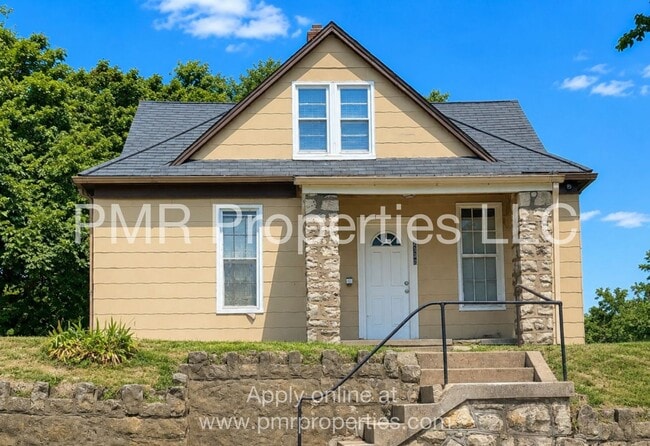 Building Photo - 2 Bedroom/ 1 Bathroom House