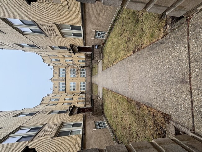 Photo - 2216 W Thome Ave