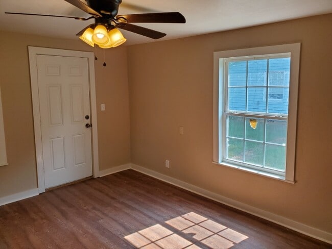 Photo - 901 N Bledsoe St