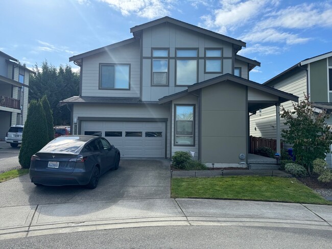 Beautiful Two-Story Home in Renton! - Beautiful Two-Story Home in Renton!