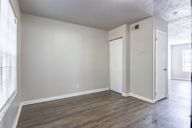2BR, 1BA - 1120SF