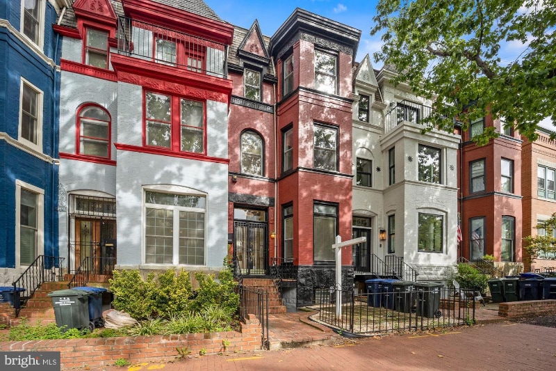 Photo - 633 8th St NE