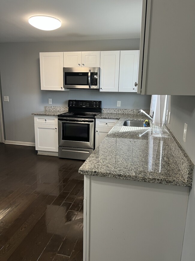 Photo - 43 Finch Dr SE