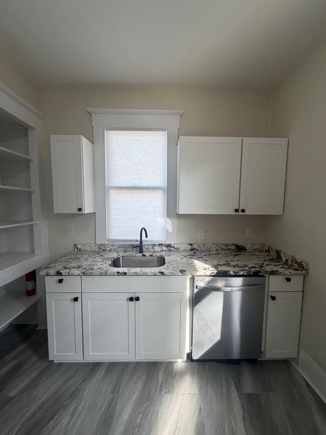 Photo - 1904 Perry Ave