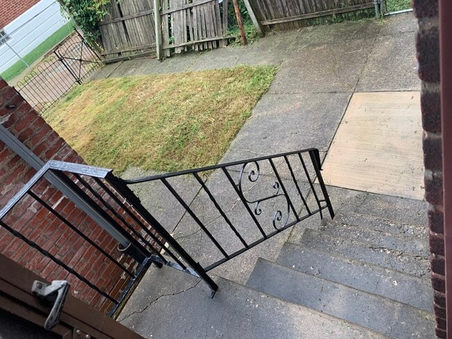 Photo - 7353 Sackett St