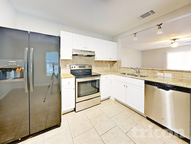 Photo - 7606 Chatsworth