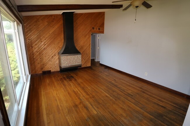 Photo - 22012 Logue Ave