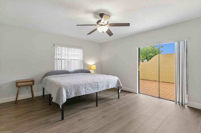 Photo - 1120 Hyacinth Pl