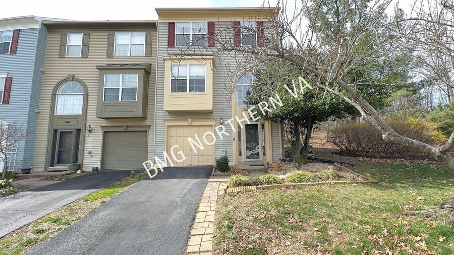 Photo - 865 Tall Oaks Square