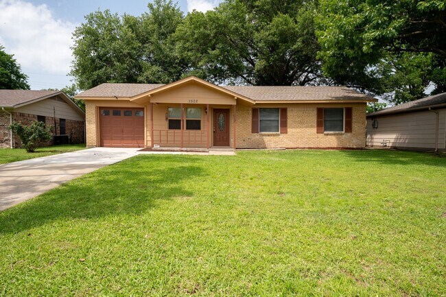 Building Photo - Great home for a great price in Greenville!