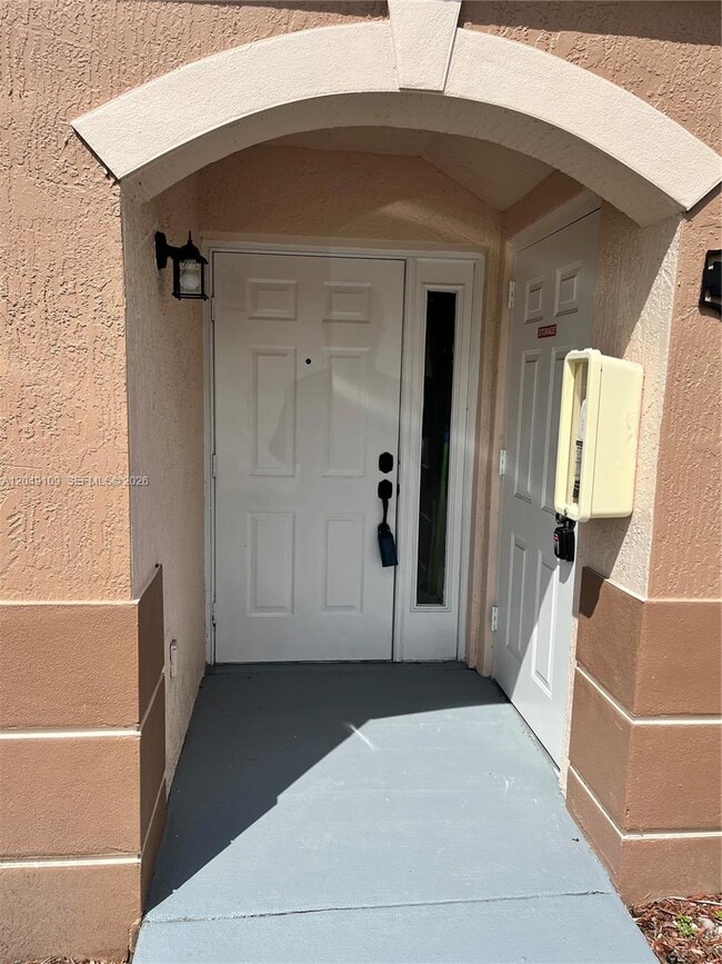 Building Photo - 1261 SE 27th St Unit 104