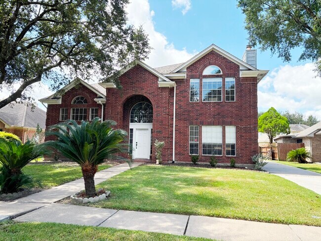 105 Crimson Bay Dr
