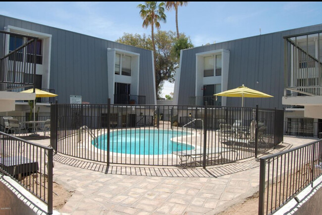Building Photo - 3416 N 44th St Unit Villa Hermitage Rental