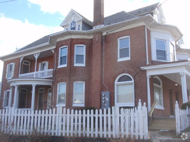 Building Photo - 29 N Franklin St Unit 3rdfl Rental