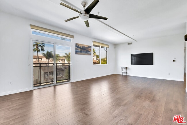 Building Photo - 13200 Pacific Promenade Unit 346