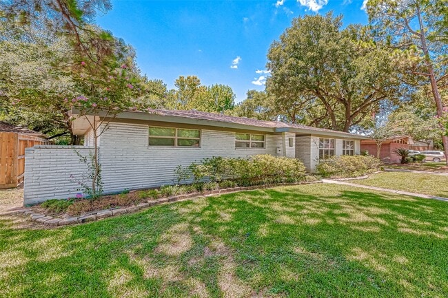 Photo - 5611 Briarbend Dr