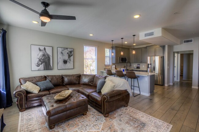 Photo - Welcome Home! Fully Furnished with Month to Month leasing options available. Contact us today to ... Unidad 145