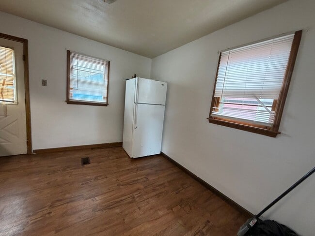Photo - 3 Bed 1 Bath 1100.00