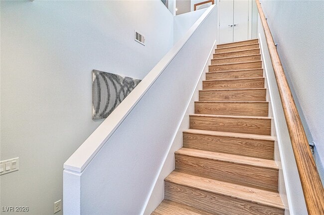 Photo - 251 Tower St