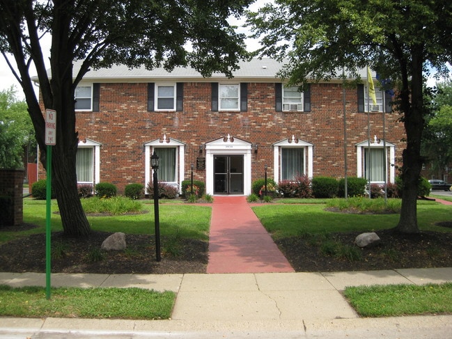 Williamsburg Way Apartments