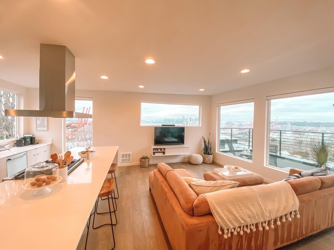 Photo - 2056 SW Charlestown St (Seattle, WA)