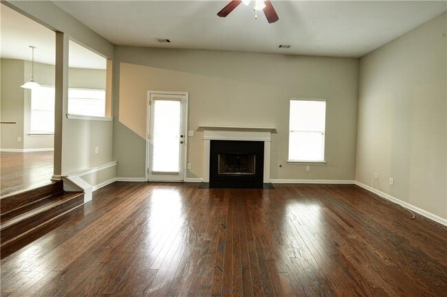 Photo - 635 Moonlight Way